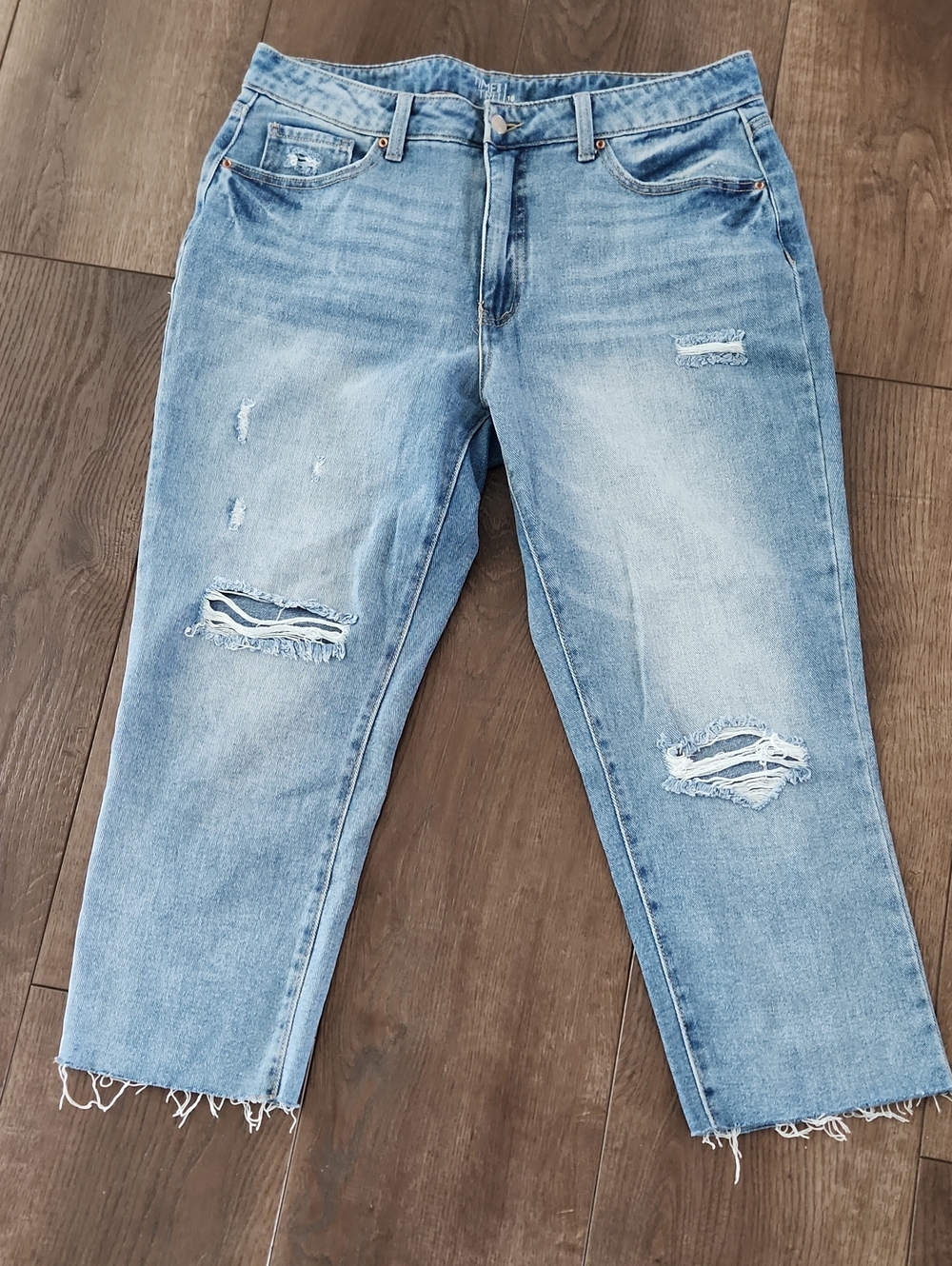 Time and Tru Light Blue Distressed Cropped Jeans